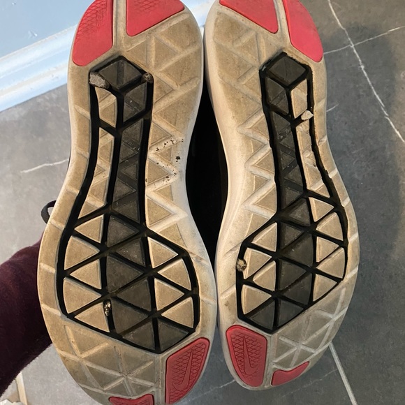 Nike gym shoes - Picture 2 of 4